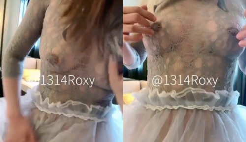 60237-极品绿帽淫卝妻『Roxy』最新付费长视频流出 勾引体育老师无套爆操内卝射 勾引弟弟骑乘车卝震.jpg
